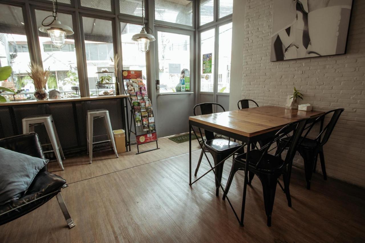 Bed and Breakfast Fashen Poshtel Chiang Mai Zewnętrze zdjęcie